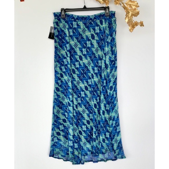 89th & Madison Aztec Abstract maxi Skirt (L) - Picture 5 of 6